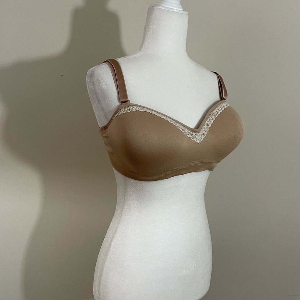 Hanes sz 2 XL bra in a caramel color with a lace accent on the bust line